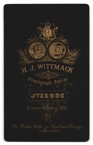 Fotografie H. J. Wittmack, Itzehoe, Paaschburg 122, Portrait modisch gekleideter Herr mit Oberlippenbart