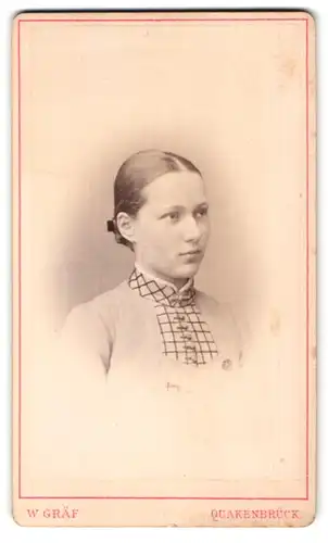Fotografie Wilhelm Gräf, Quakenbrück, Portrait junge Dame im modischen Kleid