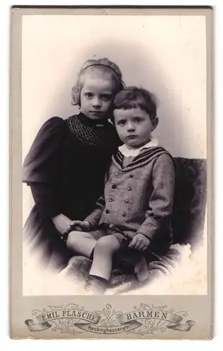 Fotografie Emil Flasche, Barmen, Heckinghauserstrasse, Portrait kleiner Junge im Matrosenanzug mit Mädchen