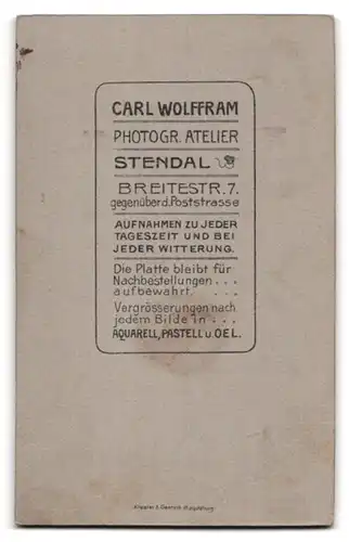 Fotografie Carl Wolffram, Stendal, Bereitestrasse 7, Portrait süsses Kleinkind im weissen Kleid