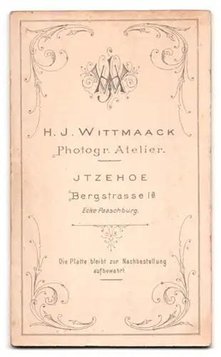 Fotografie H. J. Wittmaack, Itzehoe, Bergstrasse 1 a, Portrait junge Dame im modischen Kleid