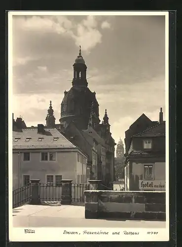 Foto-AK Walter Hahn, Dresden, Nr. 10787: Dresden, Frauenkirche und Rathaus