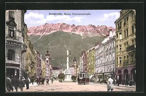 AK Innsbruck, Maria Theresienstrasse mit Geschäften und Denkmal, Strassenbahn