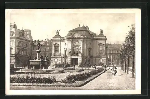 AK Aussig / Usti, Stadttheater und Brunnen