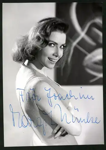 Fotografie Sascha, UFA-Filmverleih, Portrait Schauspielerin Margit Nünke im Film Geliebte Bestie mit Autograph