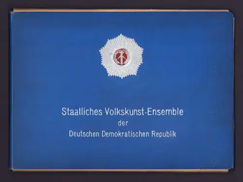 9 Fotografien DDR, Ansicht Worin, Original Mappe DDR Volkskunst-Ensemble Die Maisoper 1959 mit Fotografien, 25 x 17cm