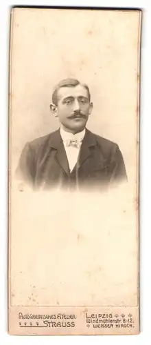 Fotografie Atelier Strauss, Leipzig, Windmühlenstrasse 8-12, Portrait eleganter Herr mit Moustache