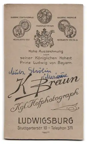 Fotografie K. Breun, Ludwigsburg, Stuttgarterstrasse 10, Portrait junge Dame im Mantel mit Hut