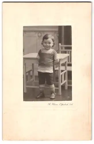 Fotografie th. Klauer, Offenbach a. M., Portrait kleiner Junge in modischer Kleidung