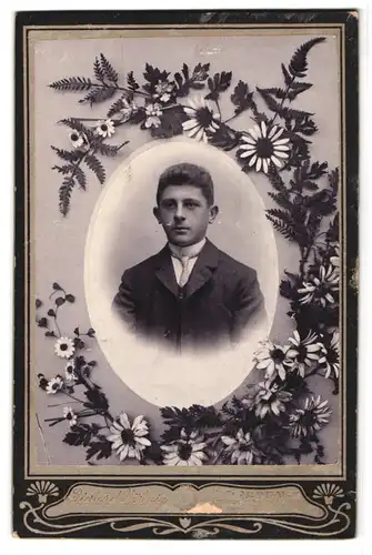 Fotografie Richard Jähnig, Dresden-A., Marienstrasse 12, Brustportrait junger Herr im Anzug mit Krawatte