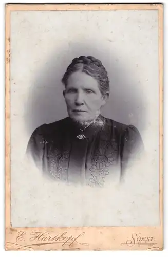 Fotografie E. Hartkopf, Soest, Portrait ältere Dame mit Hochsteckfrisur