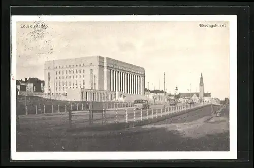 AK Helsinki, Parlamentsgebäude mit Strassenpartie