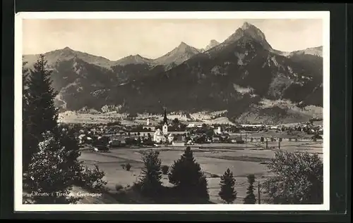 AK Reutte, Ortsansicht mit Gernspitze