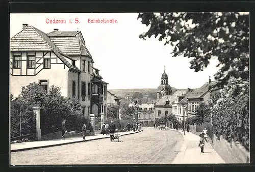 AK Oederan i. S., Passanten in der Bahnhofstrasse