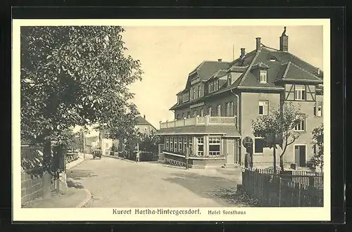 AK Hartha-Hintergersdorf, Strasse am Hotel Forsthaus