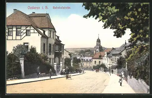 AK Oederan i. S., Bahnhofstrasse mit Kirchturm