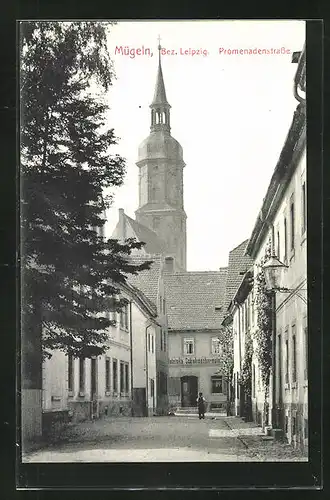AK Mügeln /Bez. Leipzig, Promenadenstrasse mit Schuhmacherei und Kirche