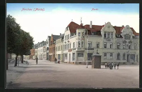 AK Nerchau / Mulde, Marktplatz mit Passanten