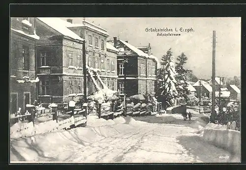 AK Grünhainichen / Erzgebirge, Bahnhofstrasse im Winter