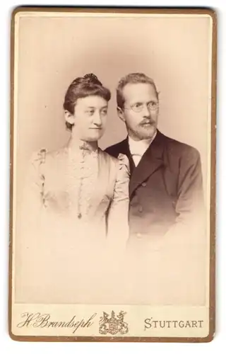Fotografie Hermann Brandseph, Stuttgart, Marienstrasse 36, Portrait junges Paar in eleganter Kleidung