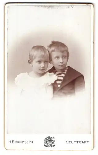 Fotografie H. Brandseph, Stuttgart, Marienstrasse 36, Portrait Kinderpaar in modischer Kleidung