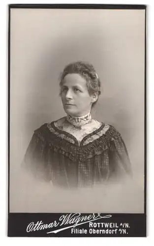 Fotografie Ottmar Wagner, Rottweil a /N., Portrait bürgerliche Dame im Kleid
