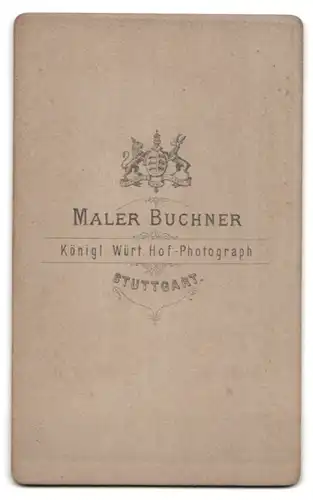 Fotografie Maler Buchner, Stuttgart, Portrait junge Dame im Kleid mit Halskette