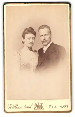 Fotografie Hermann Brandseph, Stuttgart, Marienstrasse 36, Portrait junges Paar in eleganter Kleidung