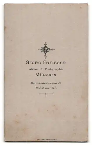 Fotografie Georg Preisser, München, Portrait junge Dame im Kleid mit Zwicker