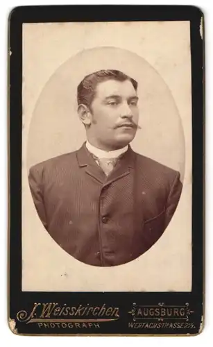 Fotografie J. Weisskirchen, Augsburg, Wertachstrasse 2 1 /2, Brustportrait junger Herr in modischer Kleidung