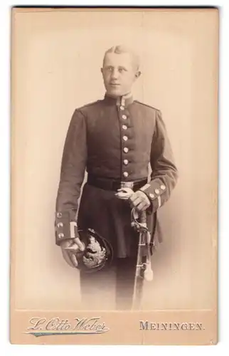 Fotografie L. Otto Weber, Meiningen, Bismarck-Str. 15, Einjährig-Freiwilliger P. Gottschalk aus Köpenick mit Pickelhaube