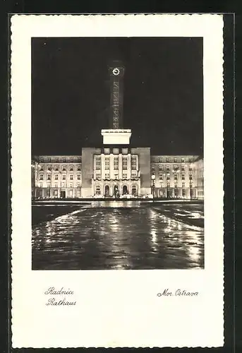 AK Mähr. Ostrau, Rathaus bei Nacht