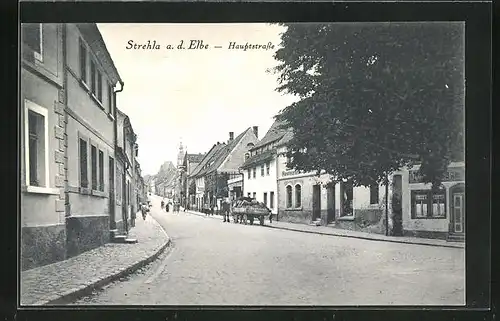 AK Strehla / Elbe, Hauptstrasse mit Kirchturm
