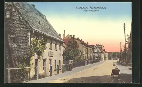 AK Lunzenau-Hohenkirchen, Bahnhofstrasse bei Dämmerung