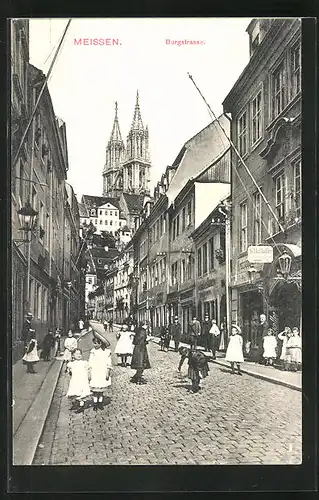 AK Meissen, Burgstrasse mit Garten-Restaurant Schlosskeller