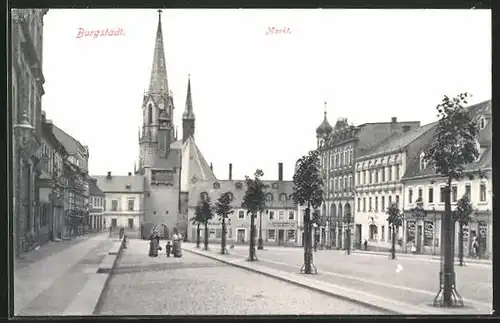 AK Burgstädt i. Sa., Blick zur Kirche vom Marktplatz