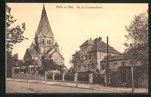 AK Riesa a. Elbe, Partie an der Trinitatiskirche