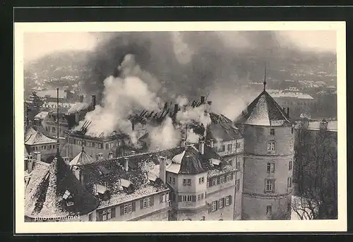 AK Stuttgart, Brand des alten Schlosses 1931, Wenige Stunden nach Ausbruch des Feuers