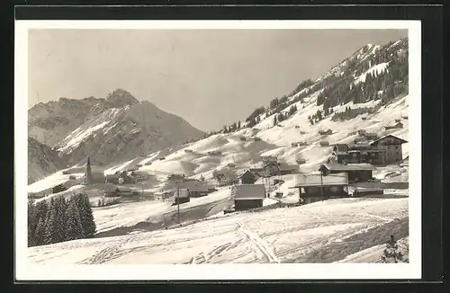 AK Hirschegg, Totale mit Widderstein und Heuberg im Winterkleid