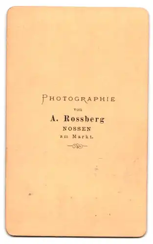 Fotografie A. Rossberg, Nossen, Am Markt, Portrait eleganter Herr mit Vollbart