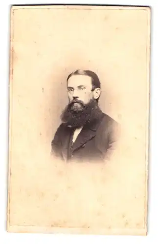 Fotografie S. Krötzsch, Zwickau, Portrait bürgerlicher Herr mit Brille und Vollbart