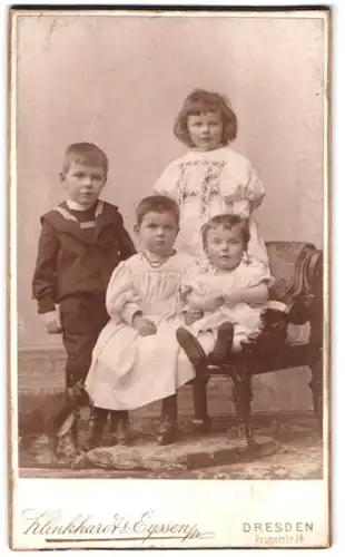 Fotografie Klinkhardt & Eyssen, Dresden-A., Pragerstrasse 26, Portrait drei Kinder und Kleinkind in hübscher Kleidung