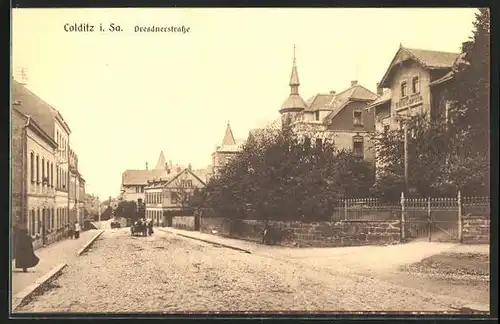 AK Colditz i. Sa., Dresdnerstrasse mit Passanten