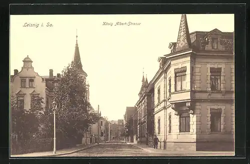 AK Leisnig i. Sa., König Albert-Strasse mit einem Mann