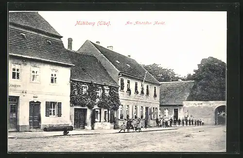 AK Mühlberg /Elbe, Am Altstädter Markt mit Kindern