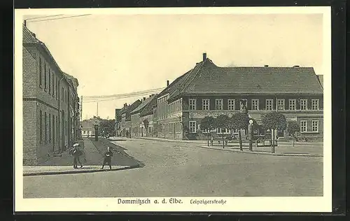 AK Dommitzsch, Leipzigerstrasse mit Hotel Roter Hirsch