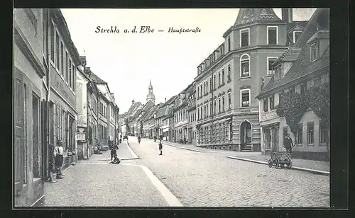 AK Strehla a. d. Elbe, Hauptstrasse mit Geschäften
