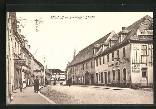 AK Wilsdruff, Freiberger Strasse mit Restaurant Stadt Dresden und Blumengeschäft
