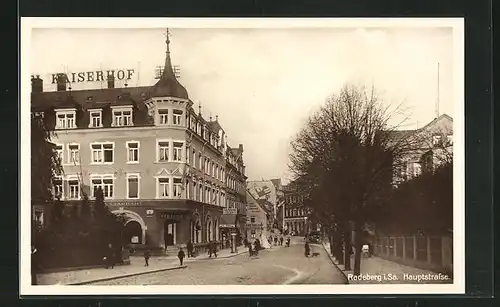 AK Radeberg i. Sa., Hauptstrasse mit Hotel Kaiserhof