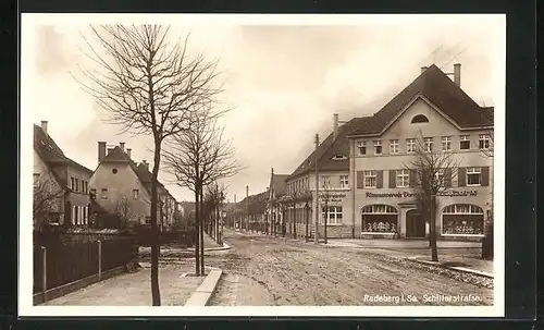 AK Radeberg i. Sa., Schillerstrasse mit Konsumverein